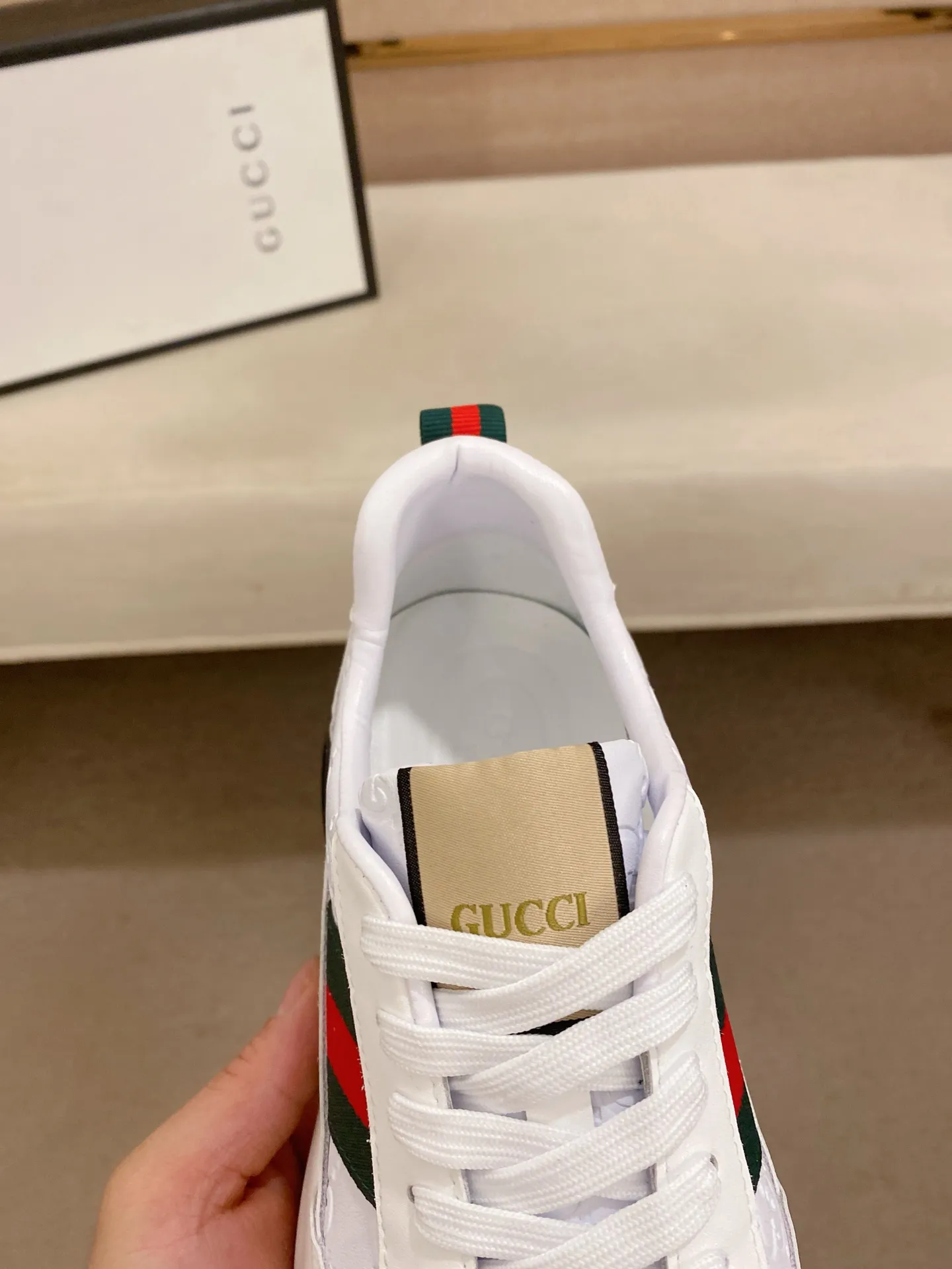 Men's shoes 💰 462💰The new GUCCI (Gucci) counters are launched simultaneously. The new men's shoes, 😘fabrics are selected from imported cowhide, and the lining is sheepskin lining. 👍🏿 High-end ☄️ air-cushion molded anti-slip rubber outsole, exquisite lines, simple and elegant, comfortable and high-end for leisure travel. Code number: 38 to 44 (45 can be customized and cannot be returned or exchanged)